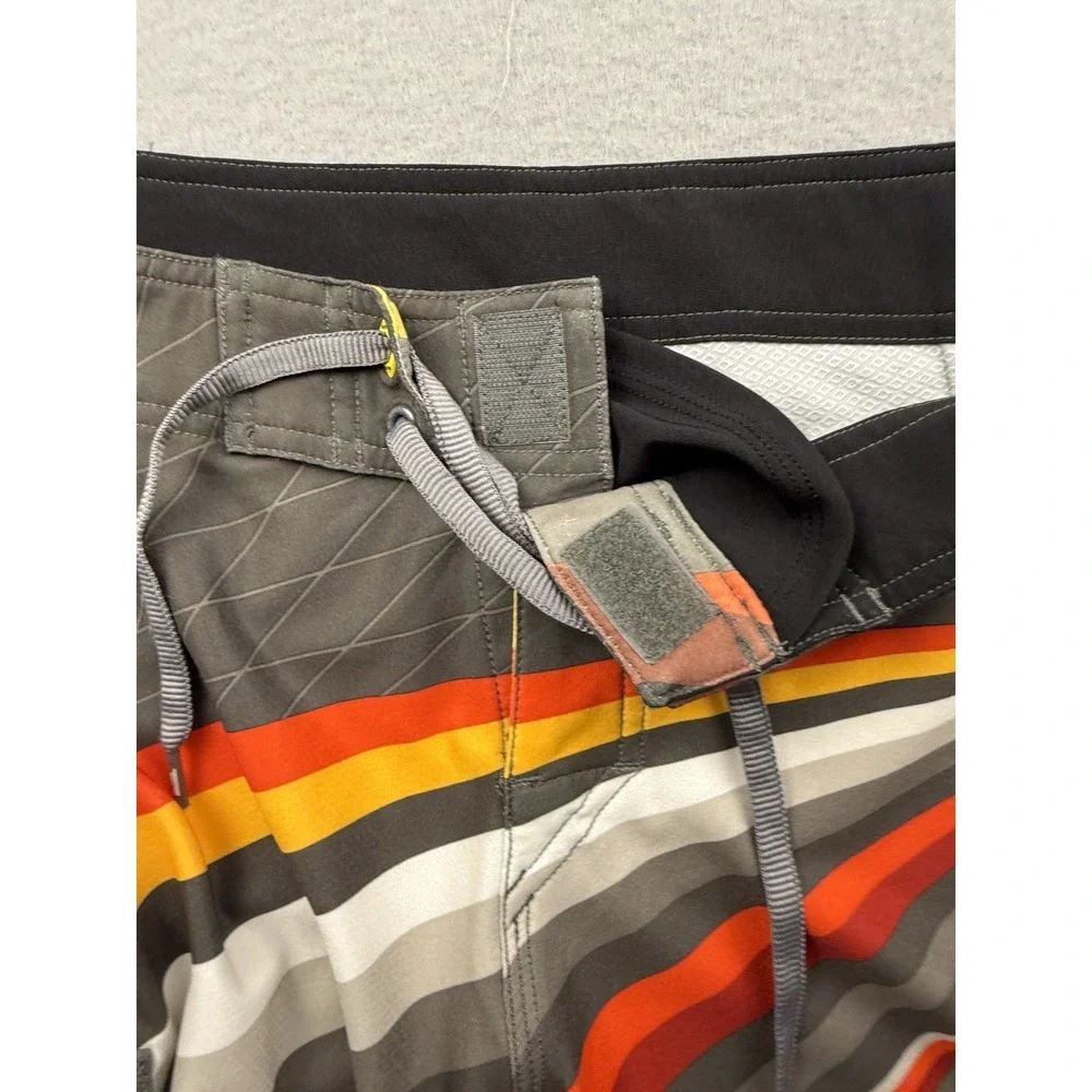 Y2K QuikSilver Board Shorts Men's Size 32 Multicolor Stripes